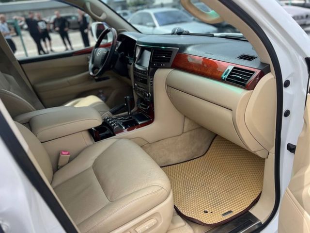Lexus LX - фото 4