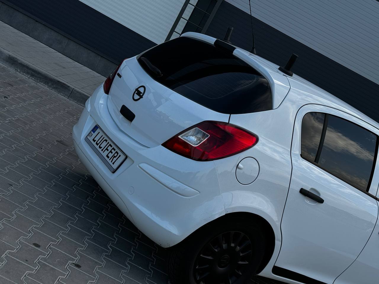 Opel Corsa - фото 6