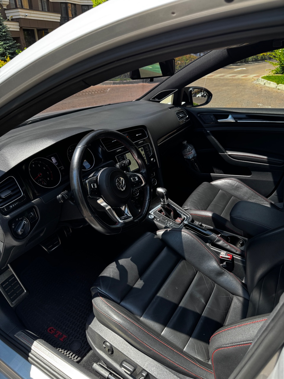 Volkswagen Golf GTI - фото 14