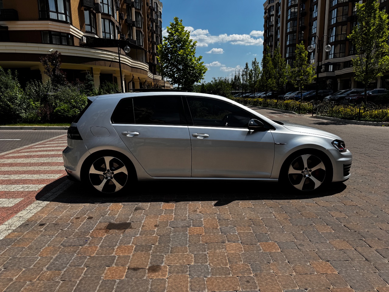 Volkswagen Golf GTI - фото 4