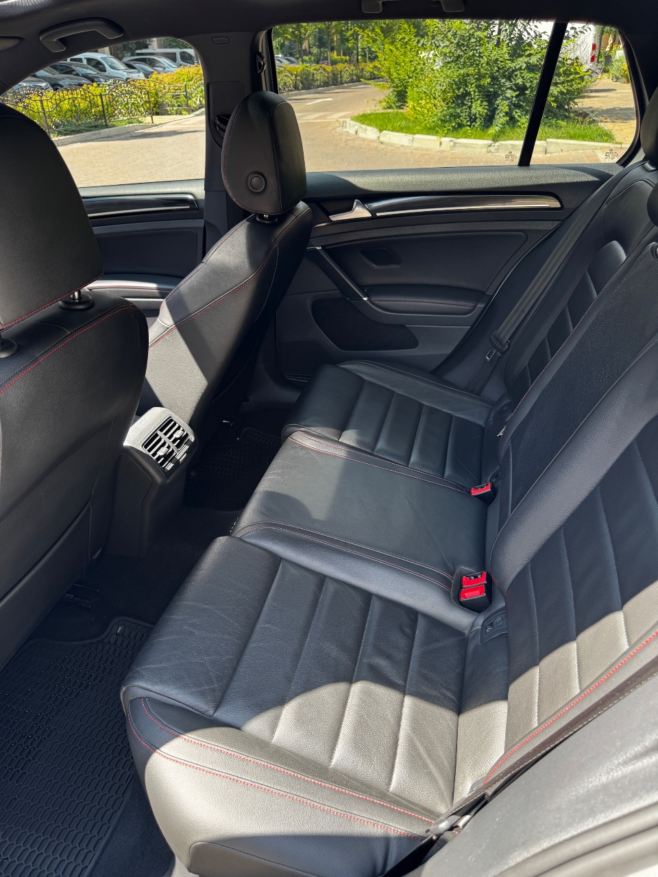 Volkswagen Golf GTI - фото 6