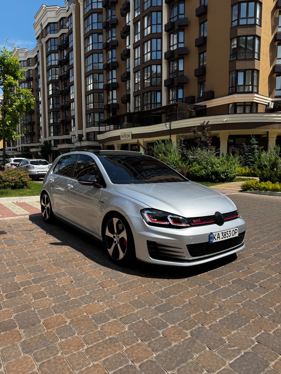 Volkswagen Golf GTI - фото 1