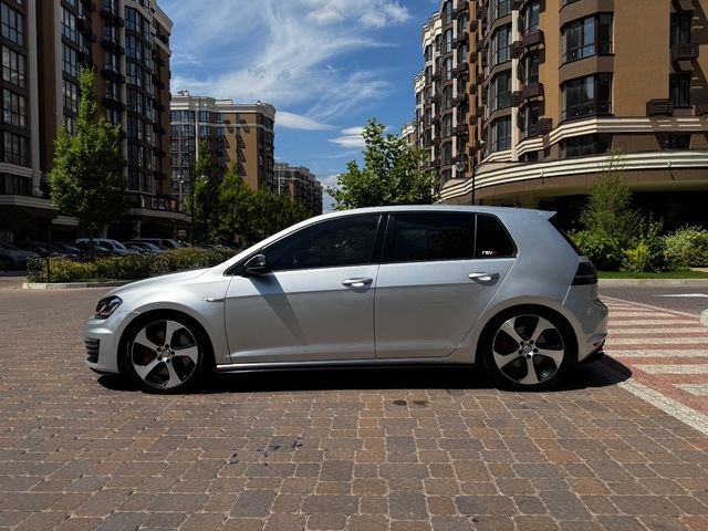 Volkswagen Golf GTI - зображення 2
