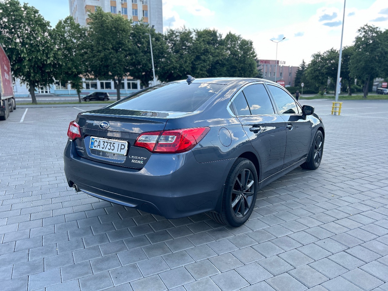 Subaru Legacy - фото 3