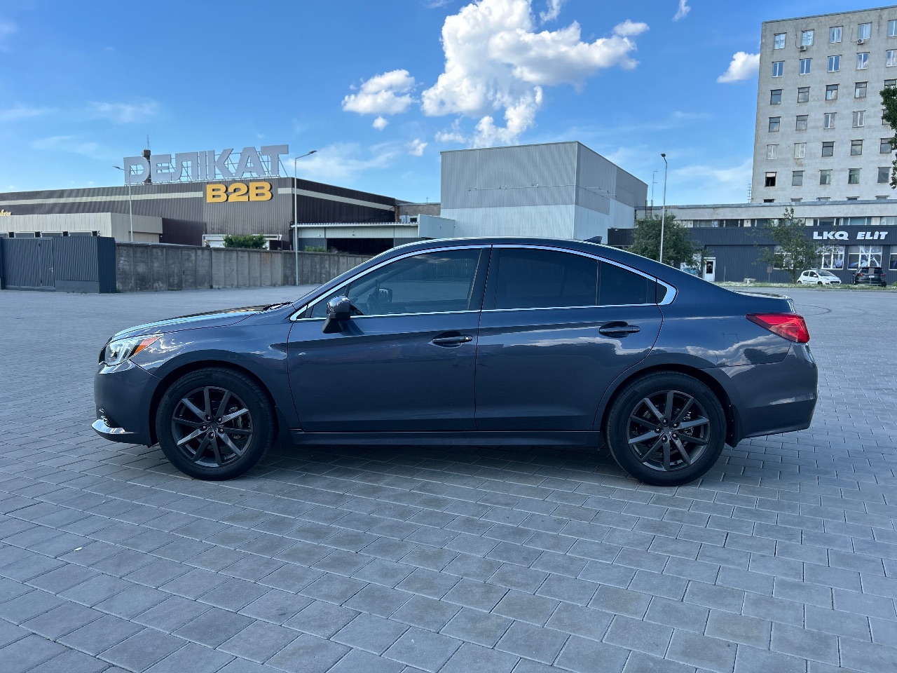 Subaru Legacy - фото 2