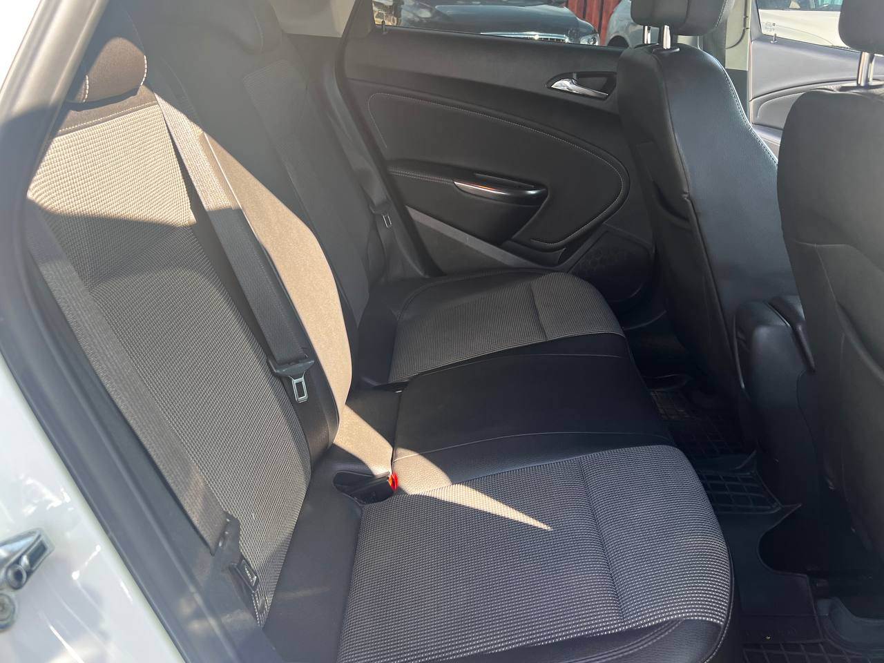 Opel Astra - фото 10