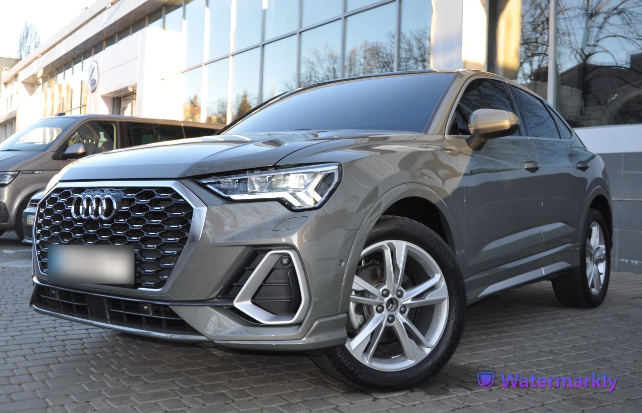 Audi Q3 Sportback - фото 1
