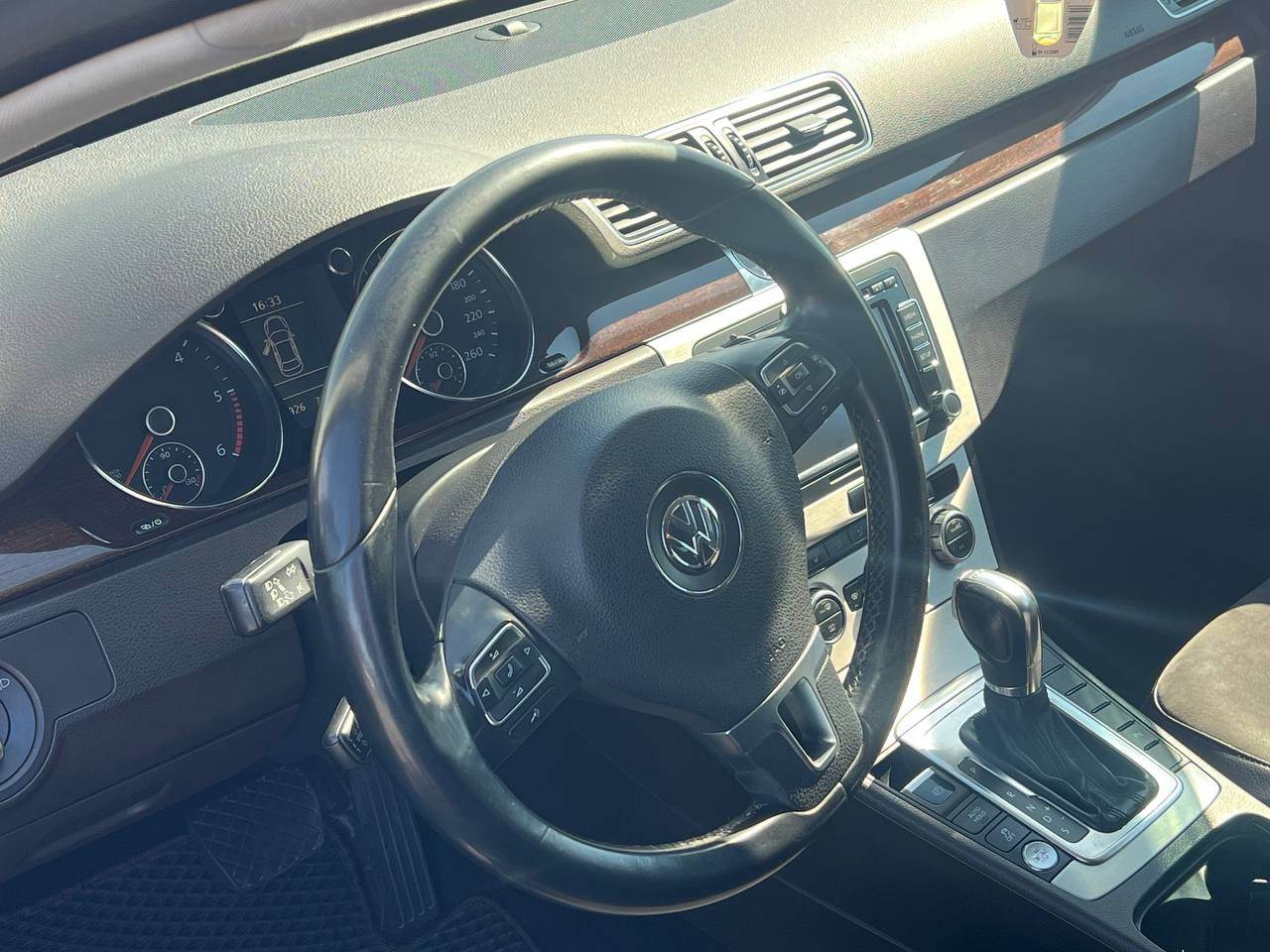 Volkswagen Passat - фото 4