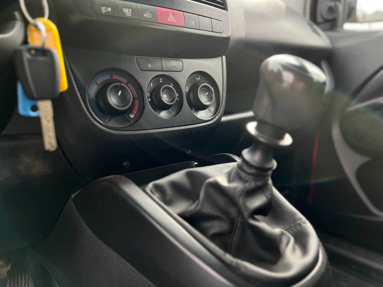 Opel Combo - фото 15