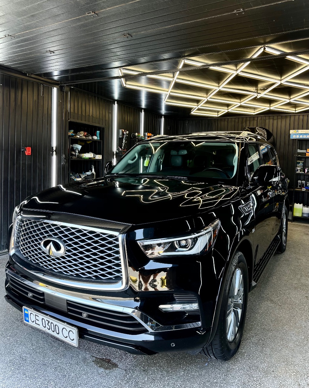 Infiniti QX80 - фото 2