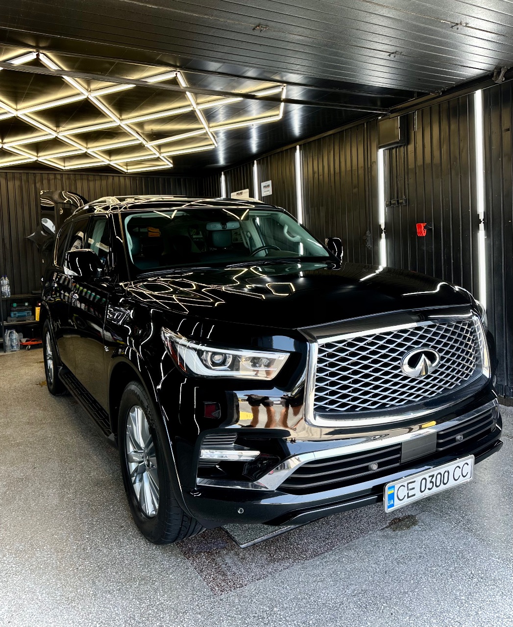 Infiniti QX80 - фото 5