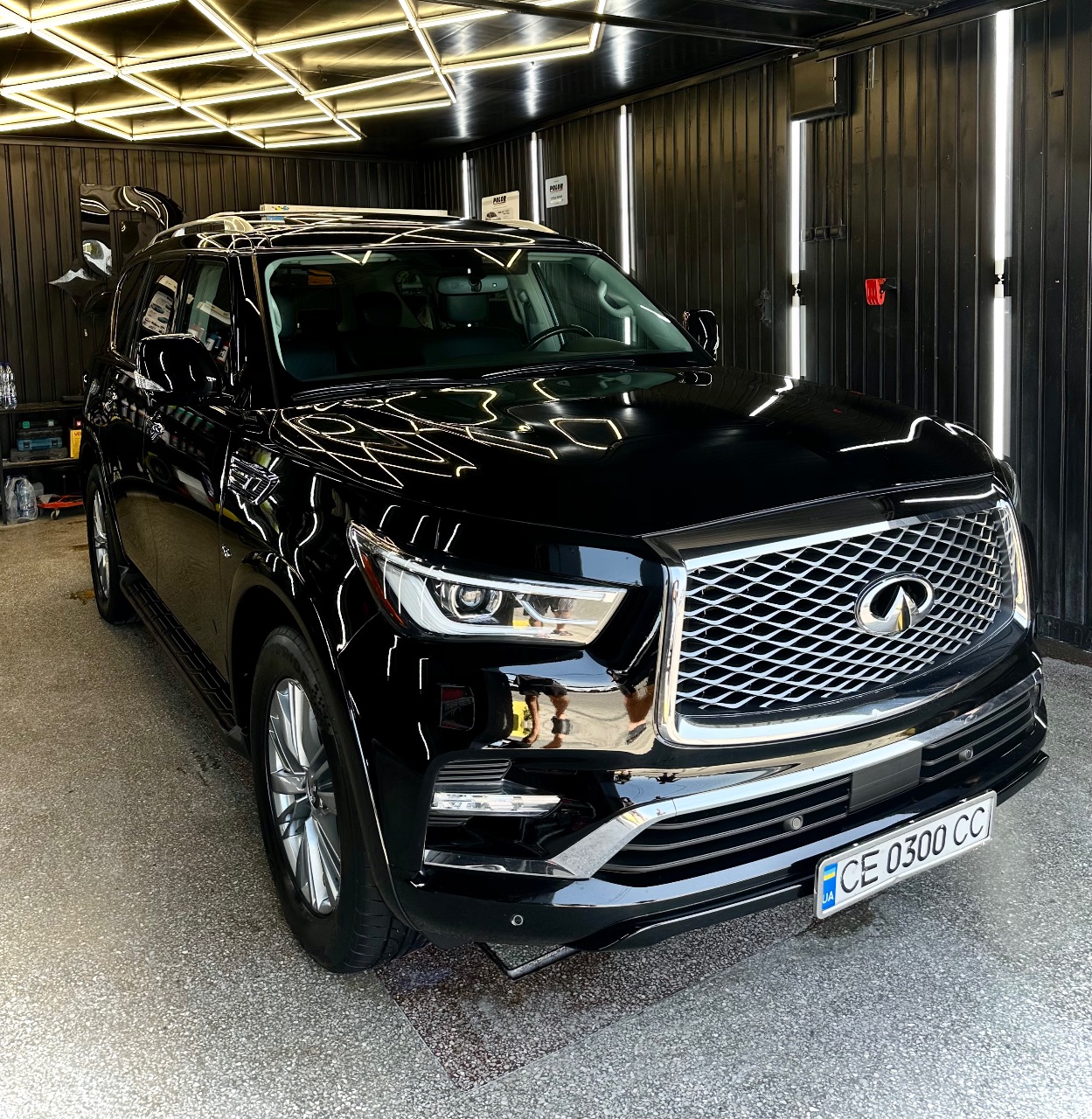 Infiniti QX80 - фото 12