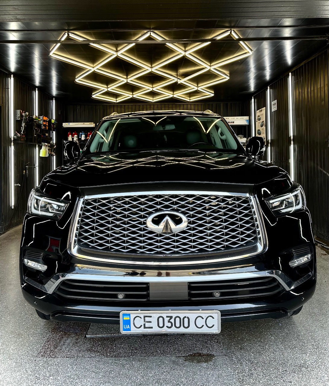 Infiniti QX80 - фото 3