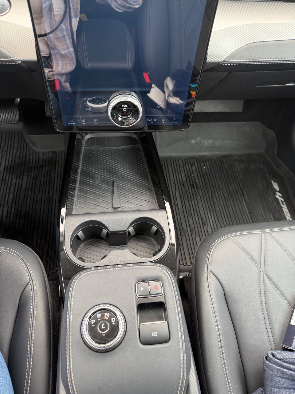 Ford Mustang Mach-E - фото 6