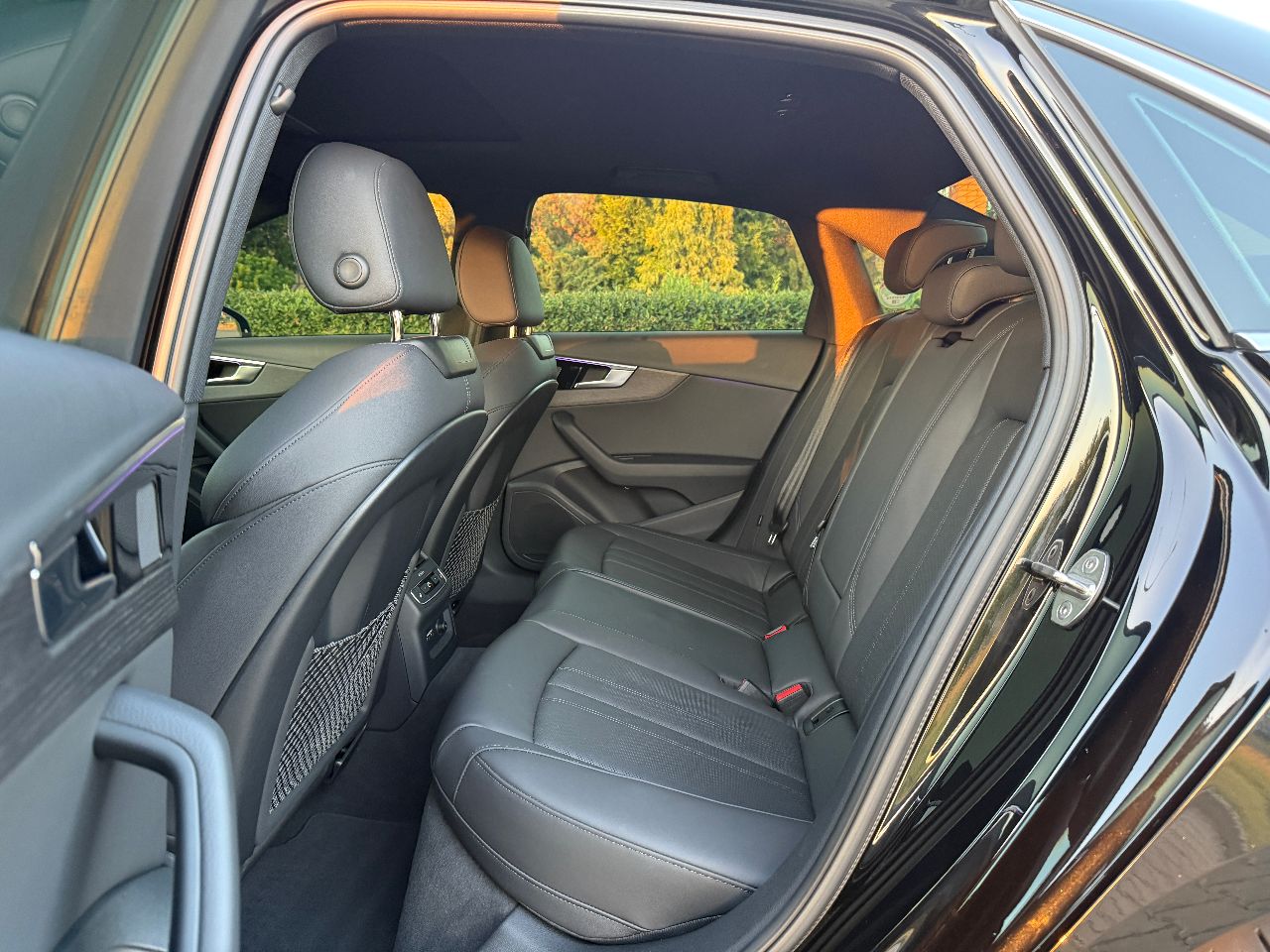 Audi A4 - фото 2