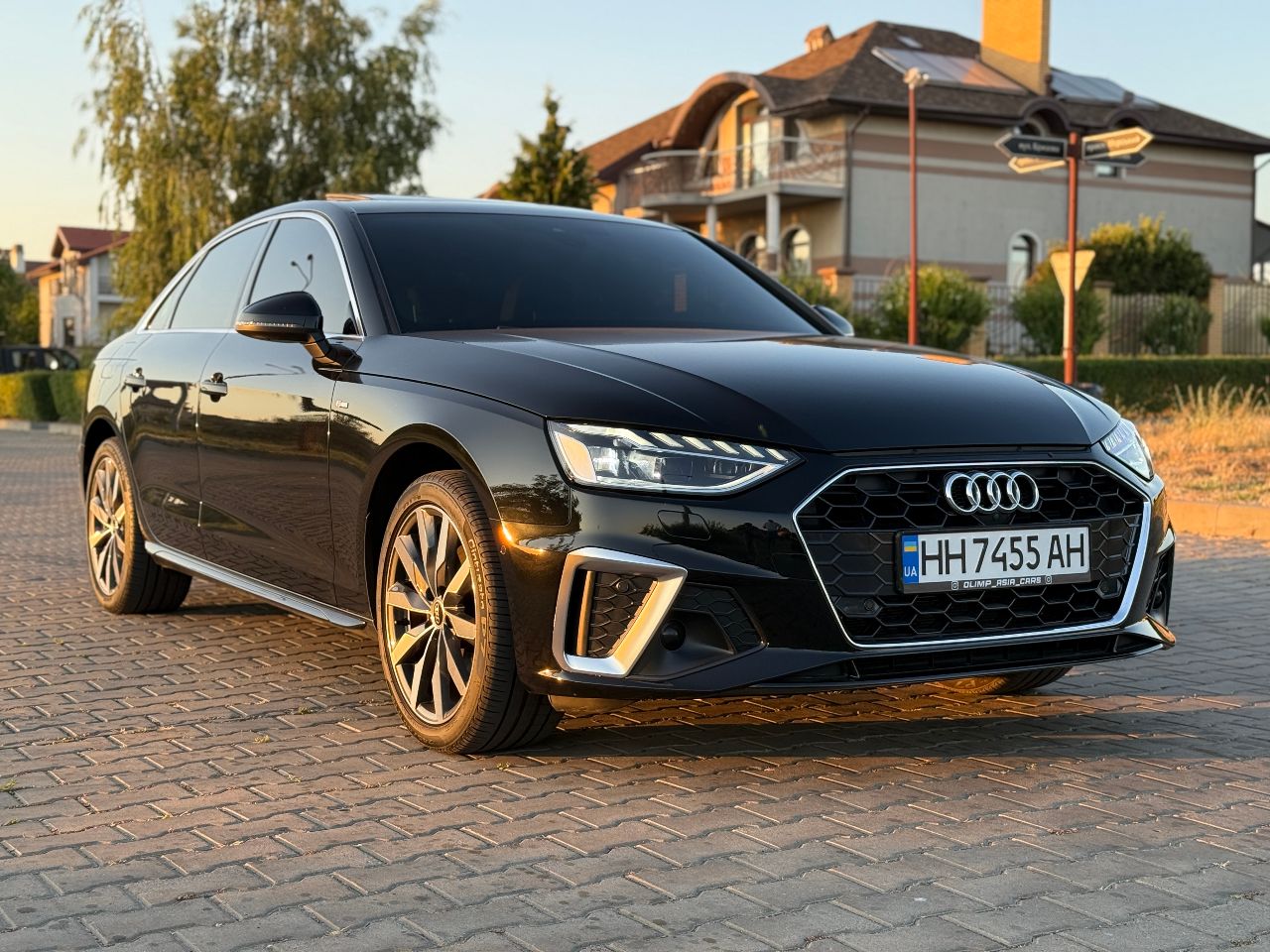 Audi A4 - фото 1