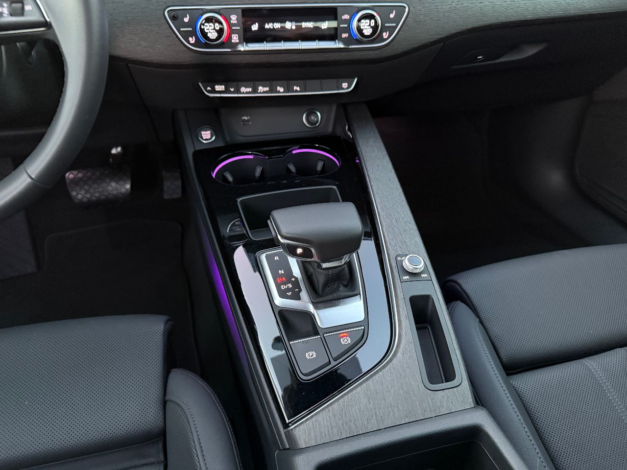 Audi A4 - фото 40