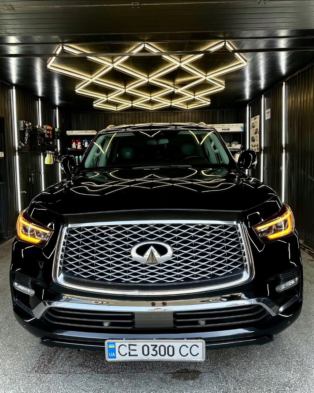 Infiniti QX80 - фото 3