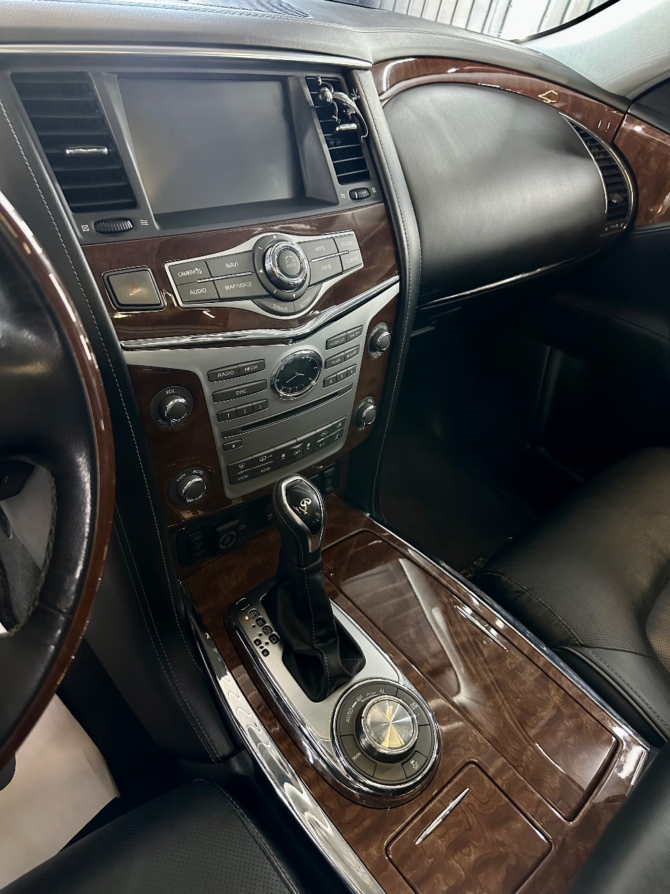 Infiniti QX80 - фото 24