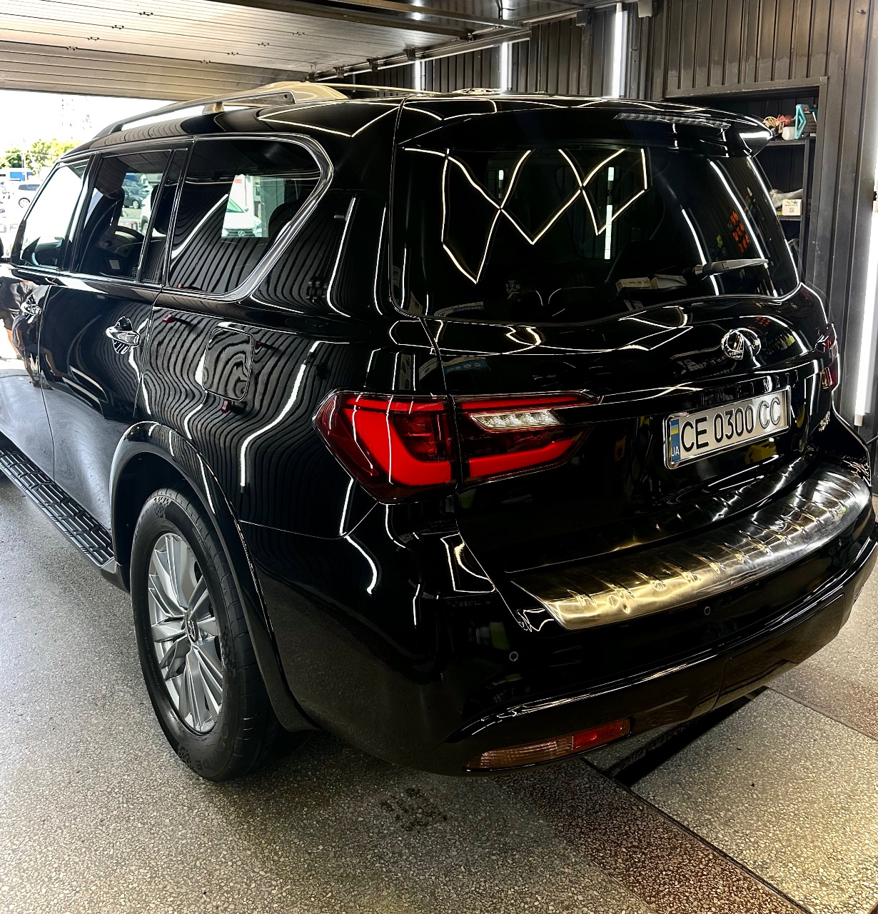 Infiniti QX80 - фото 5