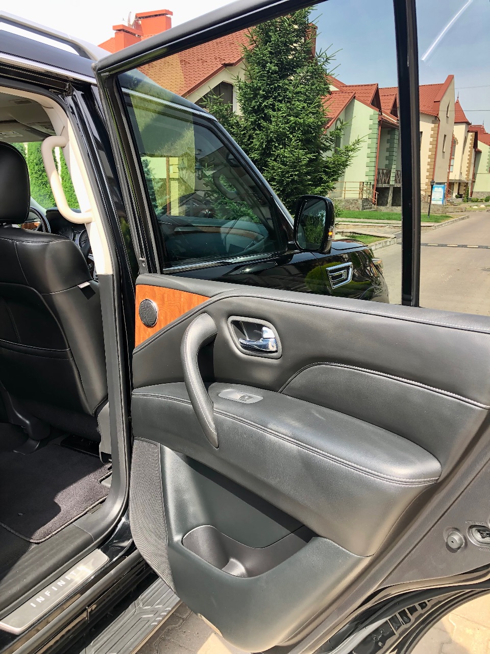 Infiniti QX80 - фото 12