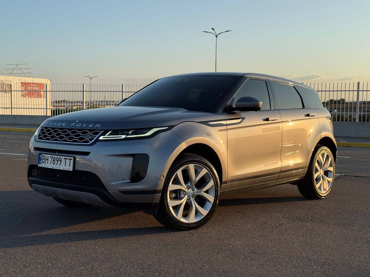 Land Rover Range Rover Evoque - фото 1