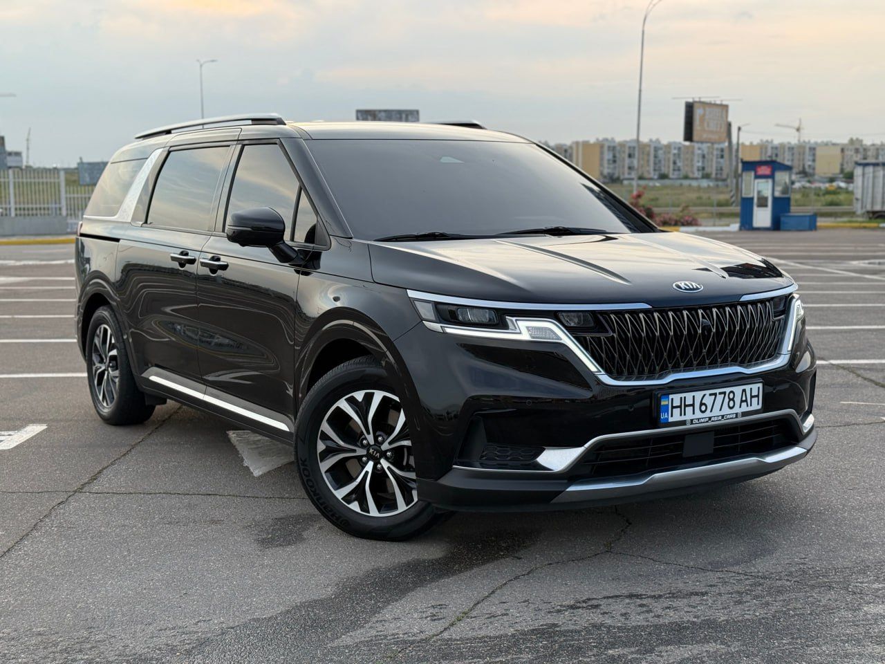 Kia Carnival - фото 1