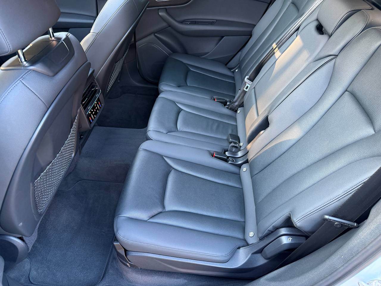 Audi Q7 - фото 32
