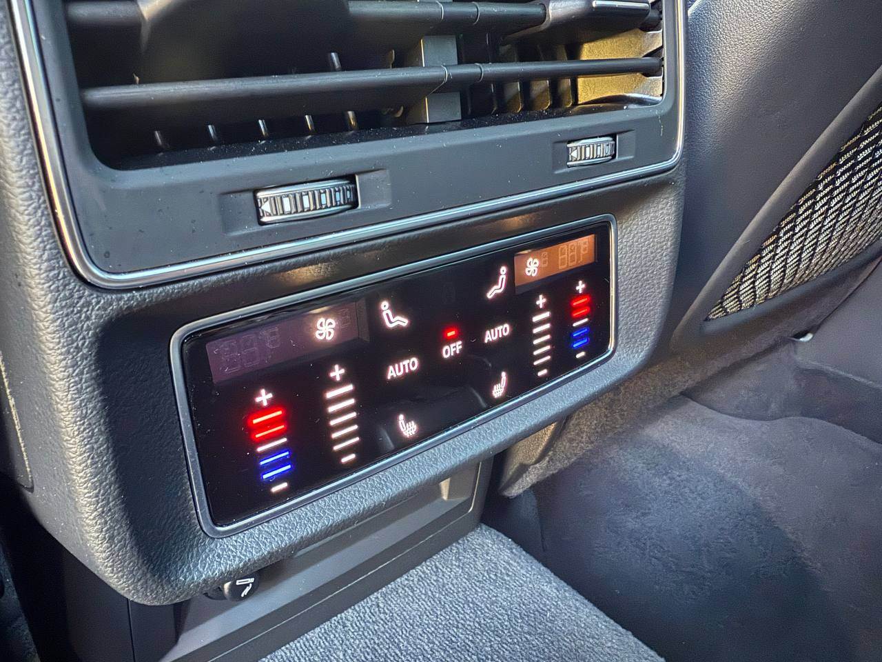 Audi Q7 - фото 7