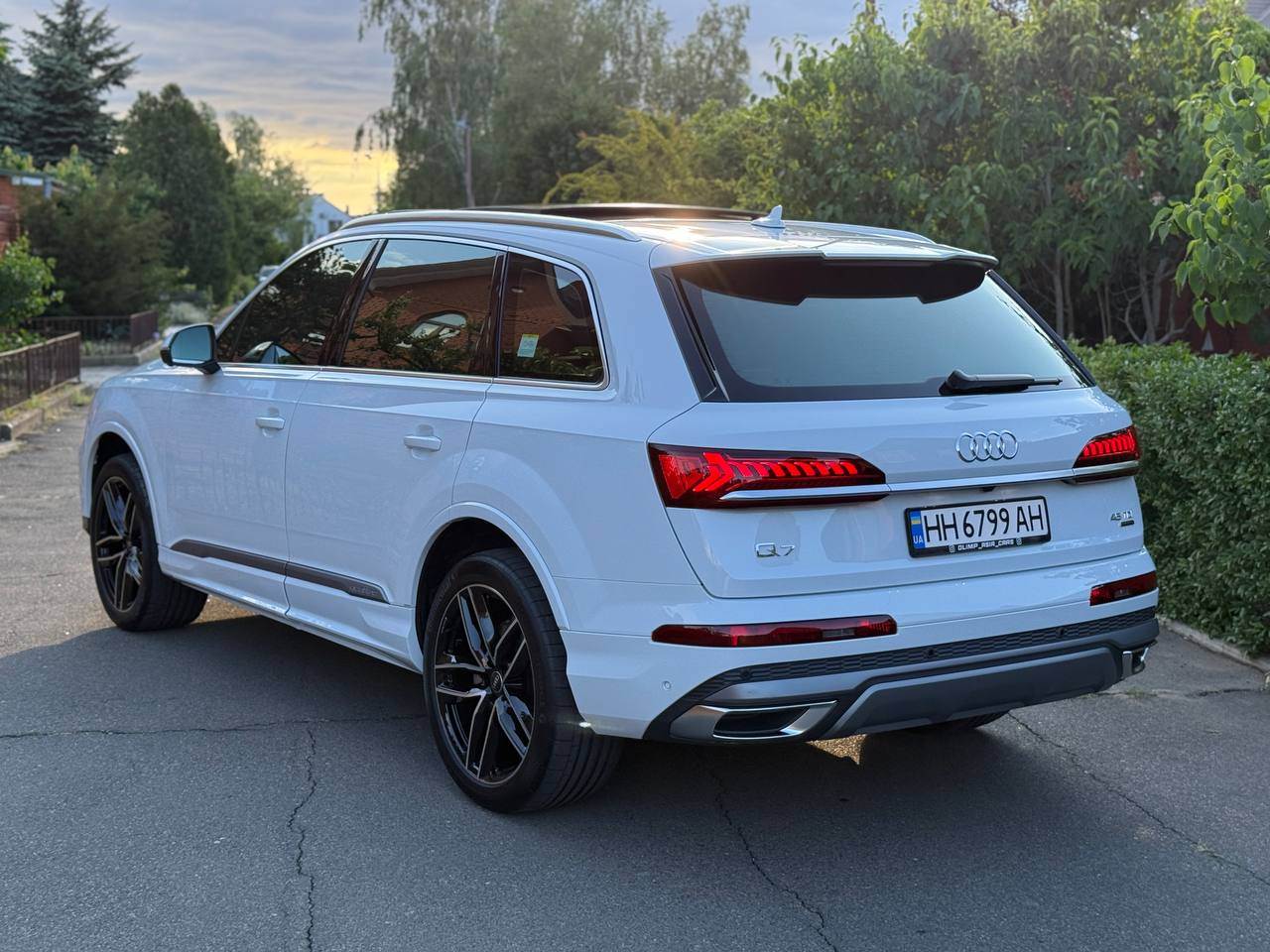 Audi Q7 - фото 3