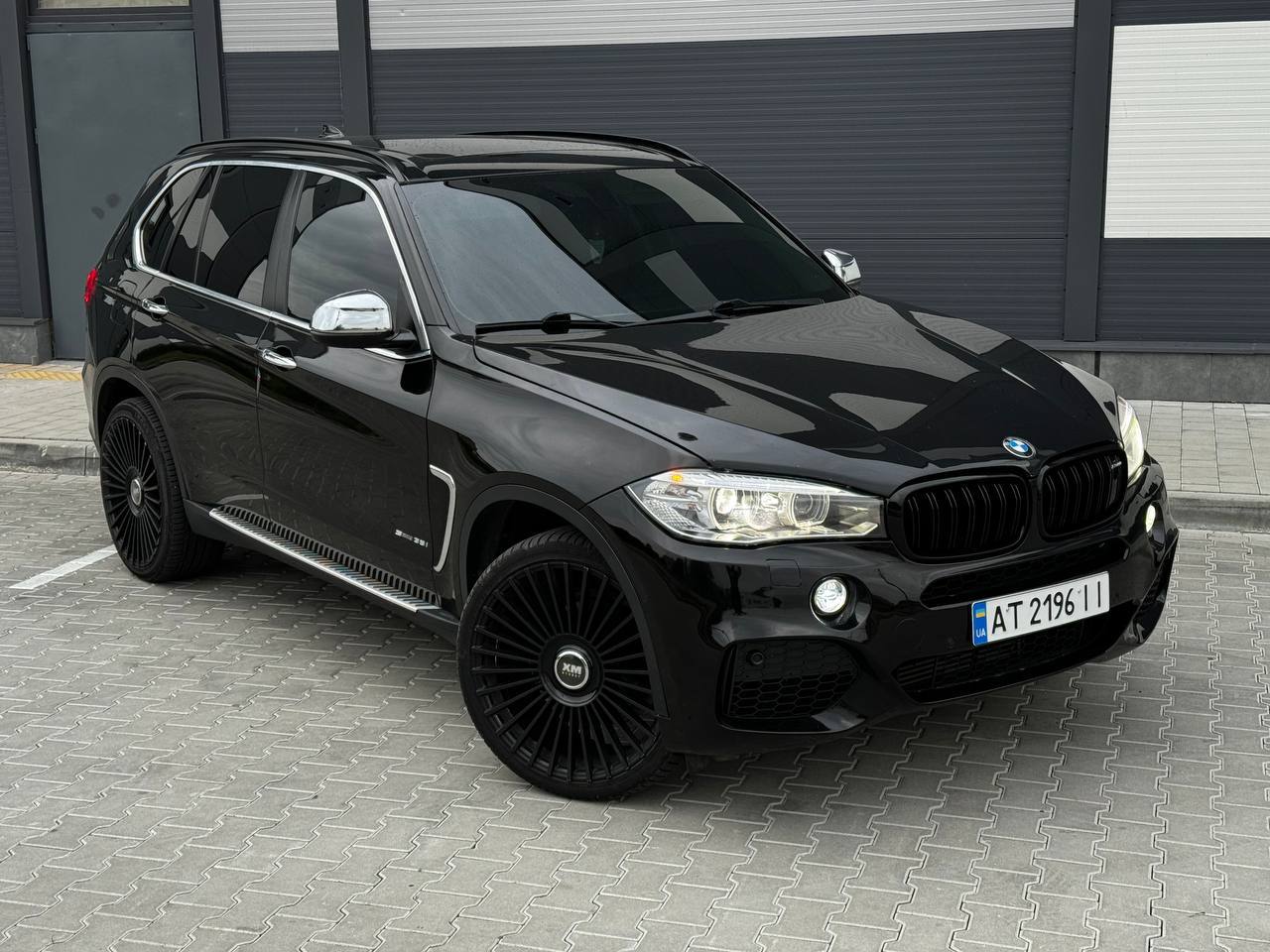 BMW X5 - фото 1