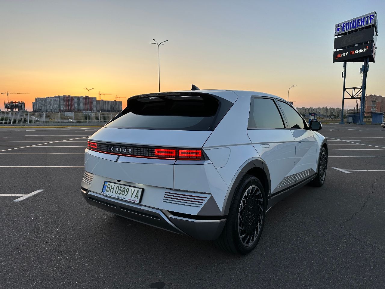 Hyundai IONIQ 5 - фото 3