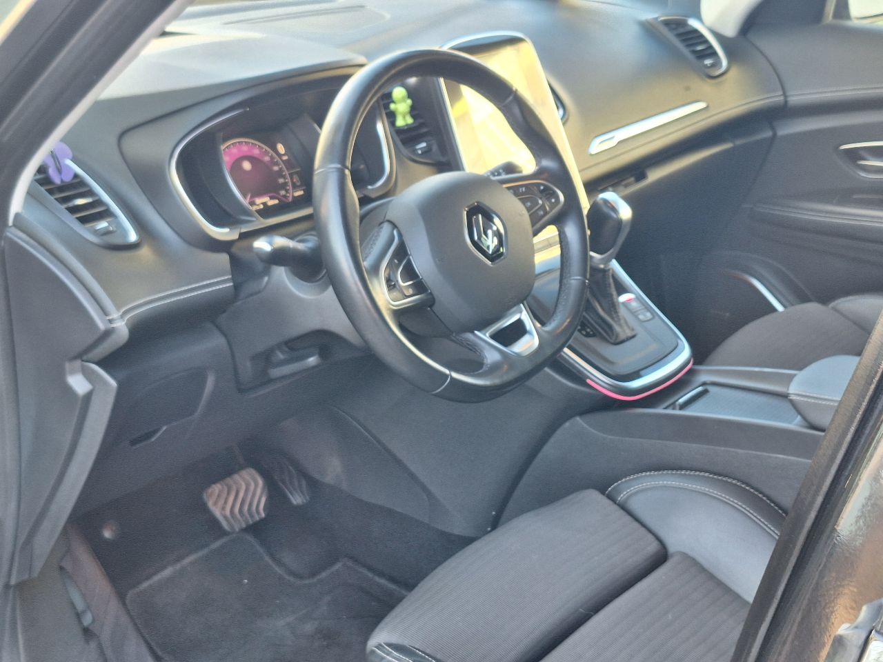 Renault Scenic - фото 10