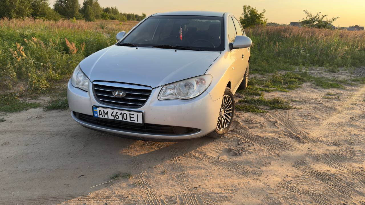 Hyundai Elantra - фото 2