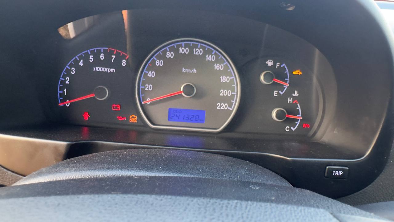 Hyundai Elantra - фото 1
