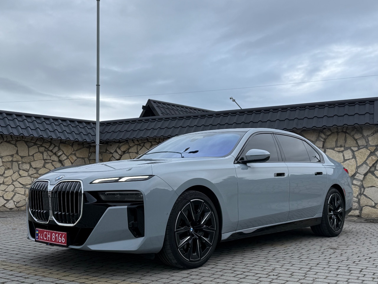 BMW 7 серії - фото 18