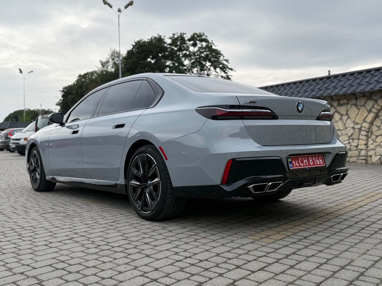 BMW 7 серії - фото 38