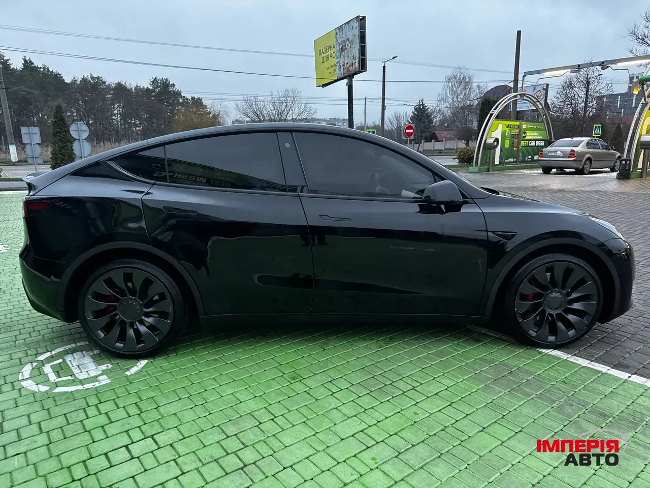 Tesla Model Y - фото 10
