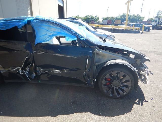 Tesla Model Y - зображення 4