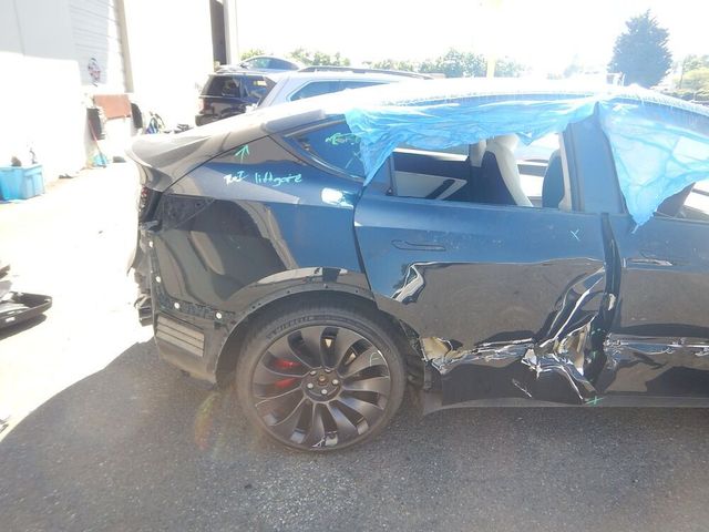 Tesla Model Y - зображення 5