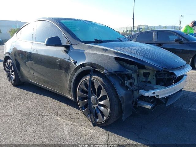 Tesla Model Y - зображення 1