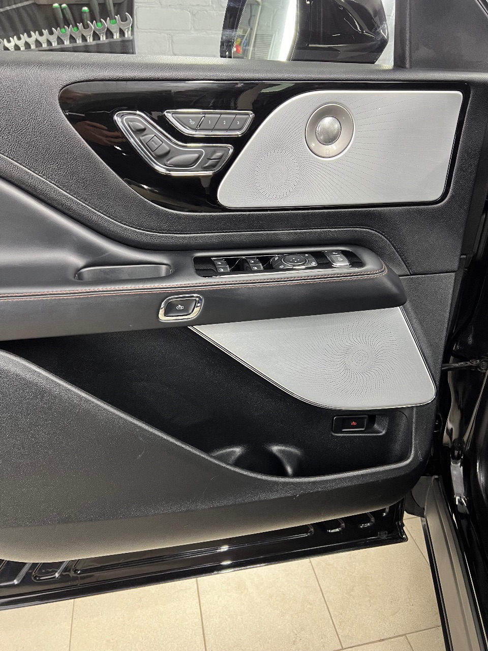 Lincoln Aviator - фото 18