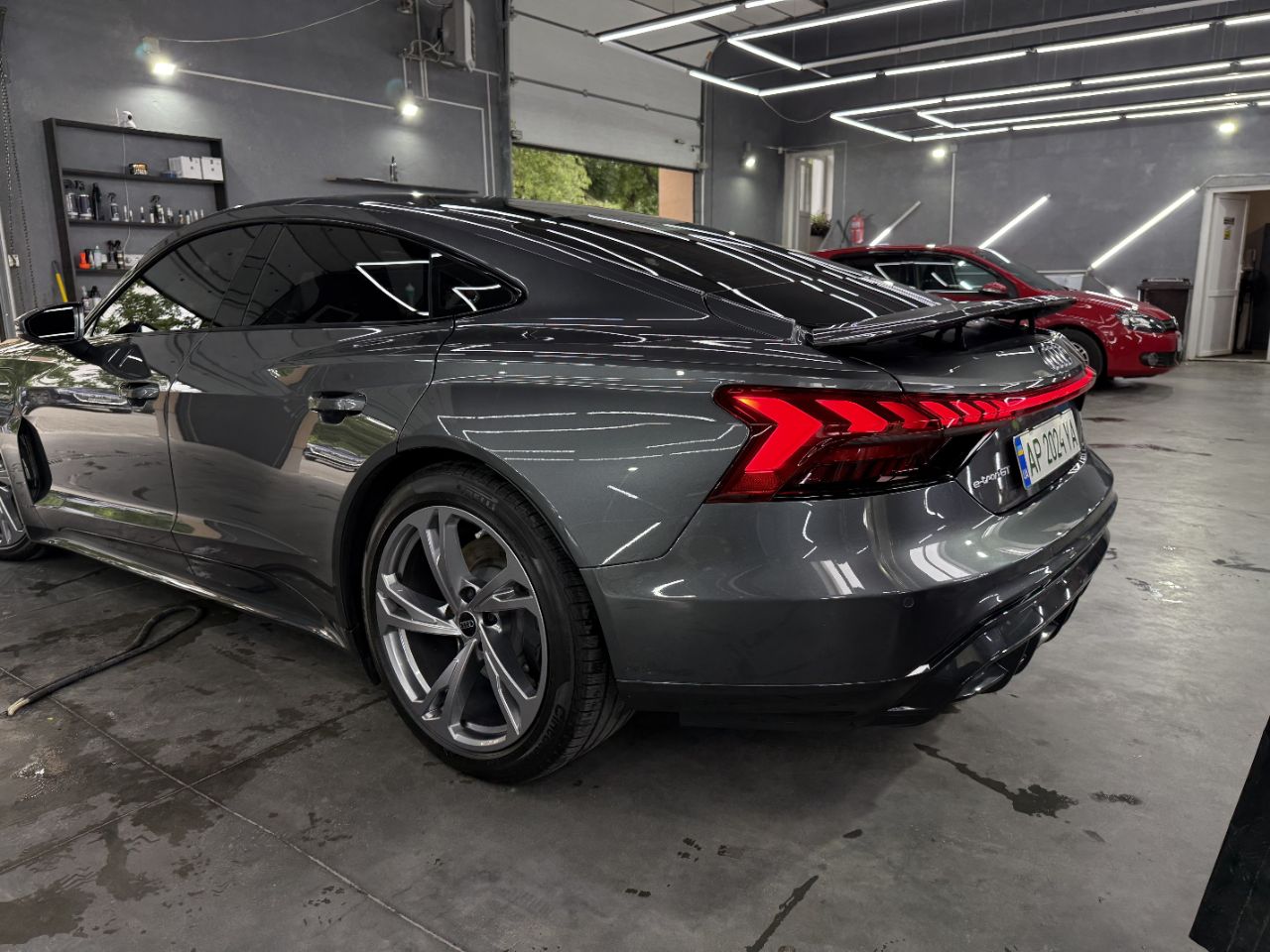 Audi e-tron GT - фото 7