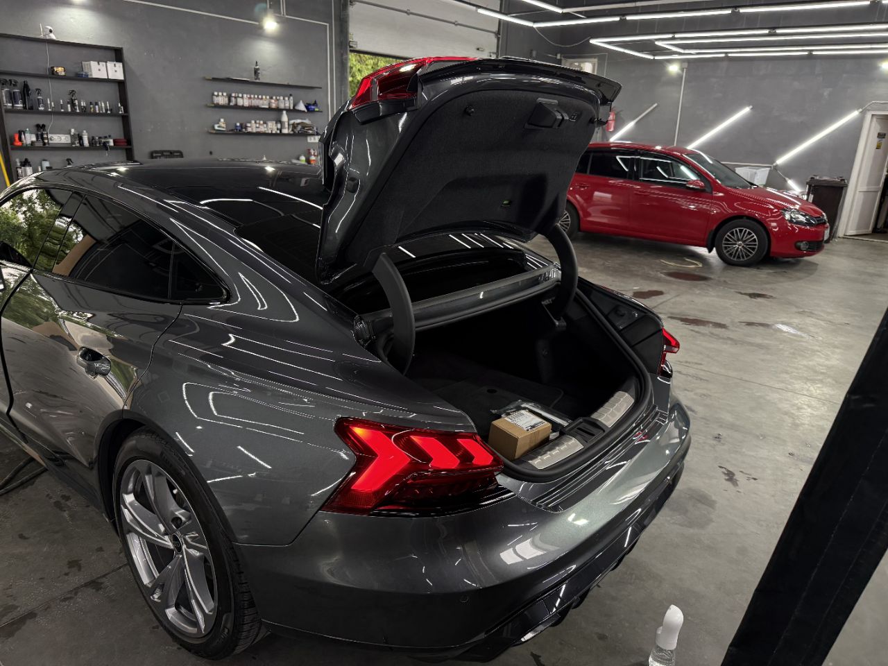 Audi e-tron GT - фото 11