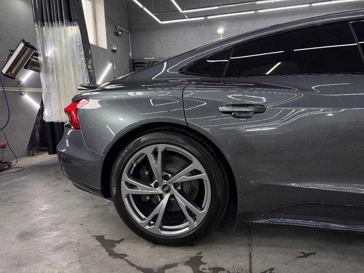 Audi e-tron GT - фото 5