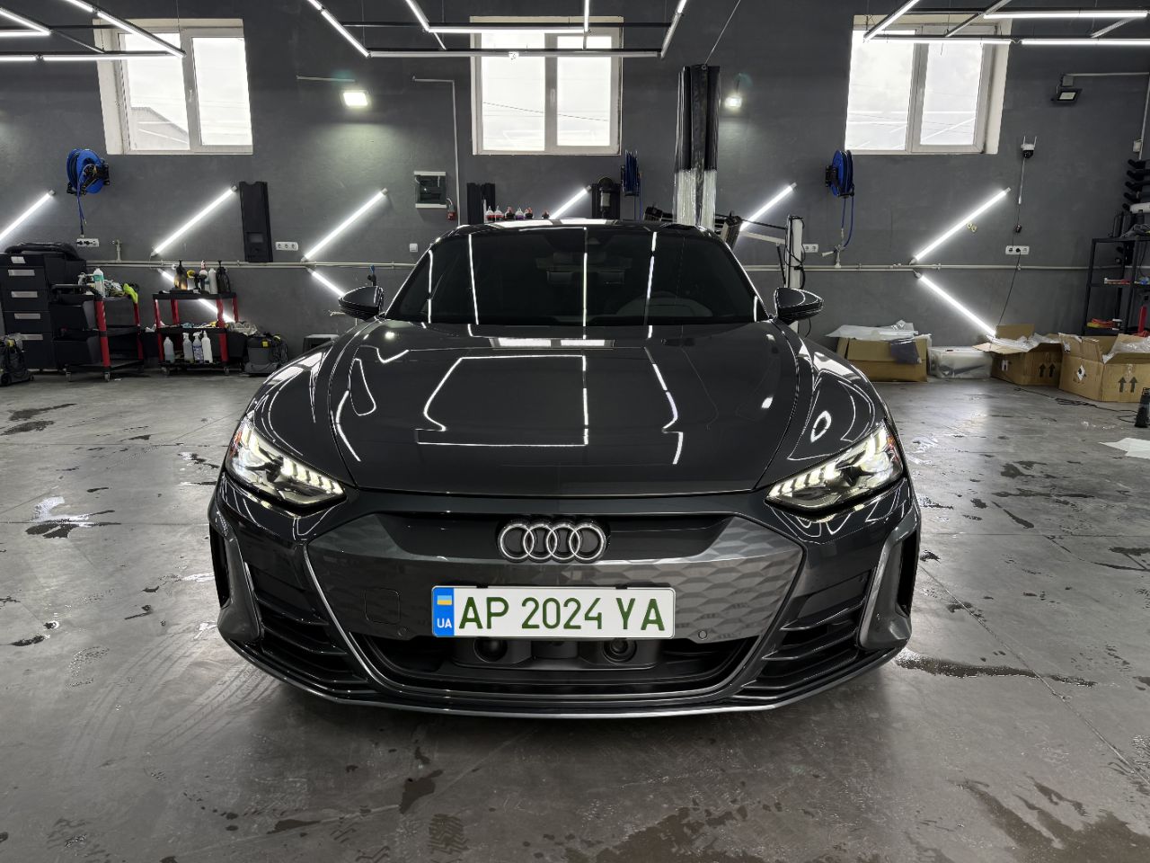 Audi e-tron GT - фото 1