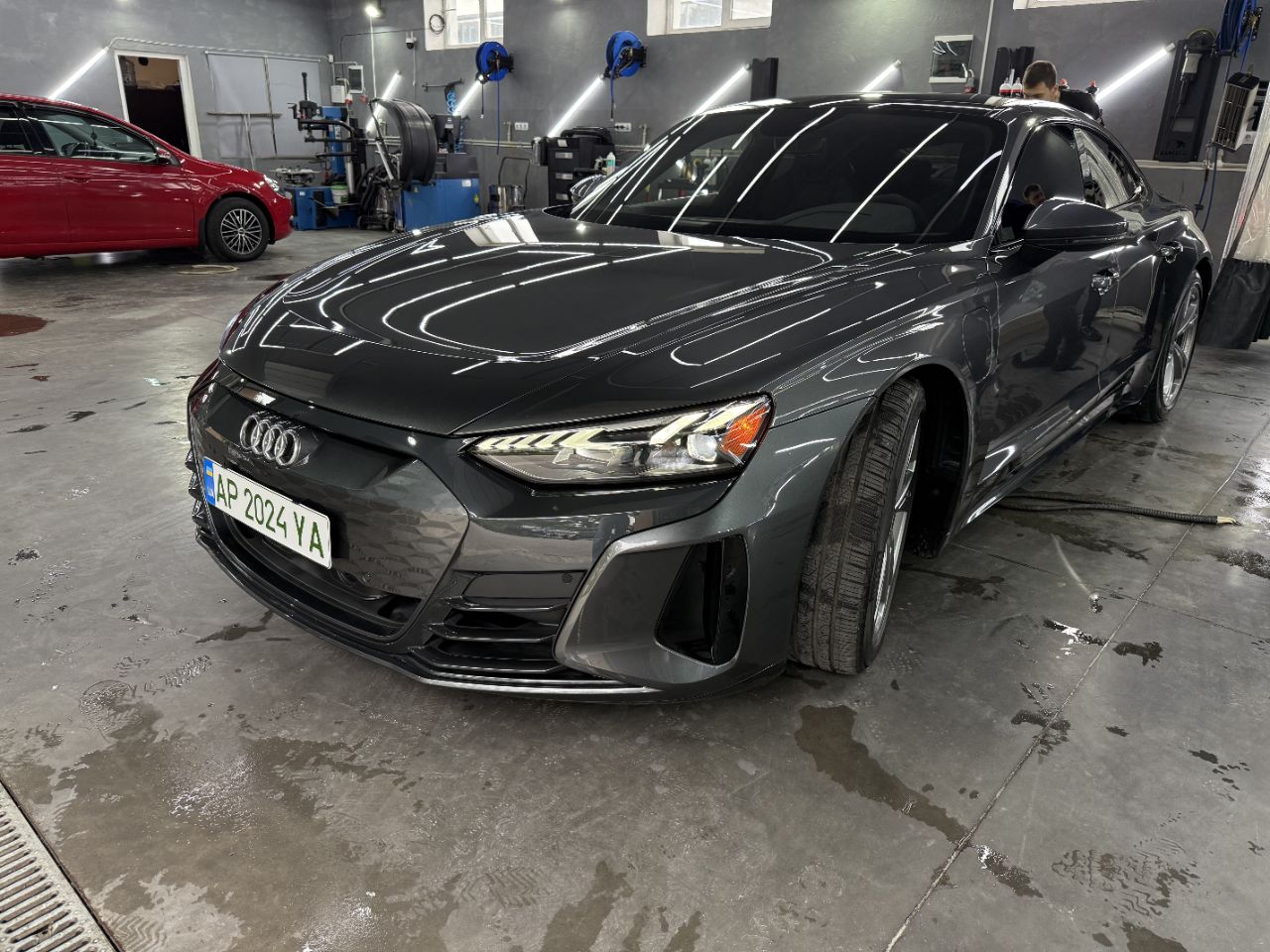 Audi e-tron GT - фото 3