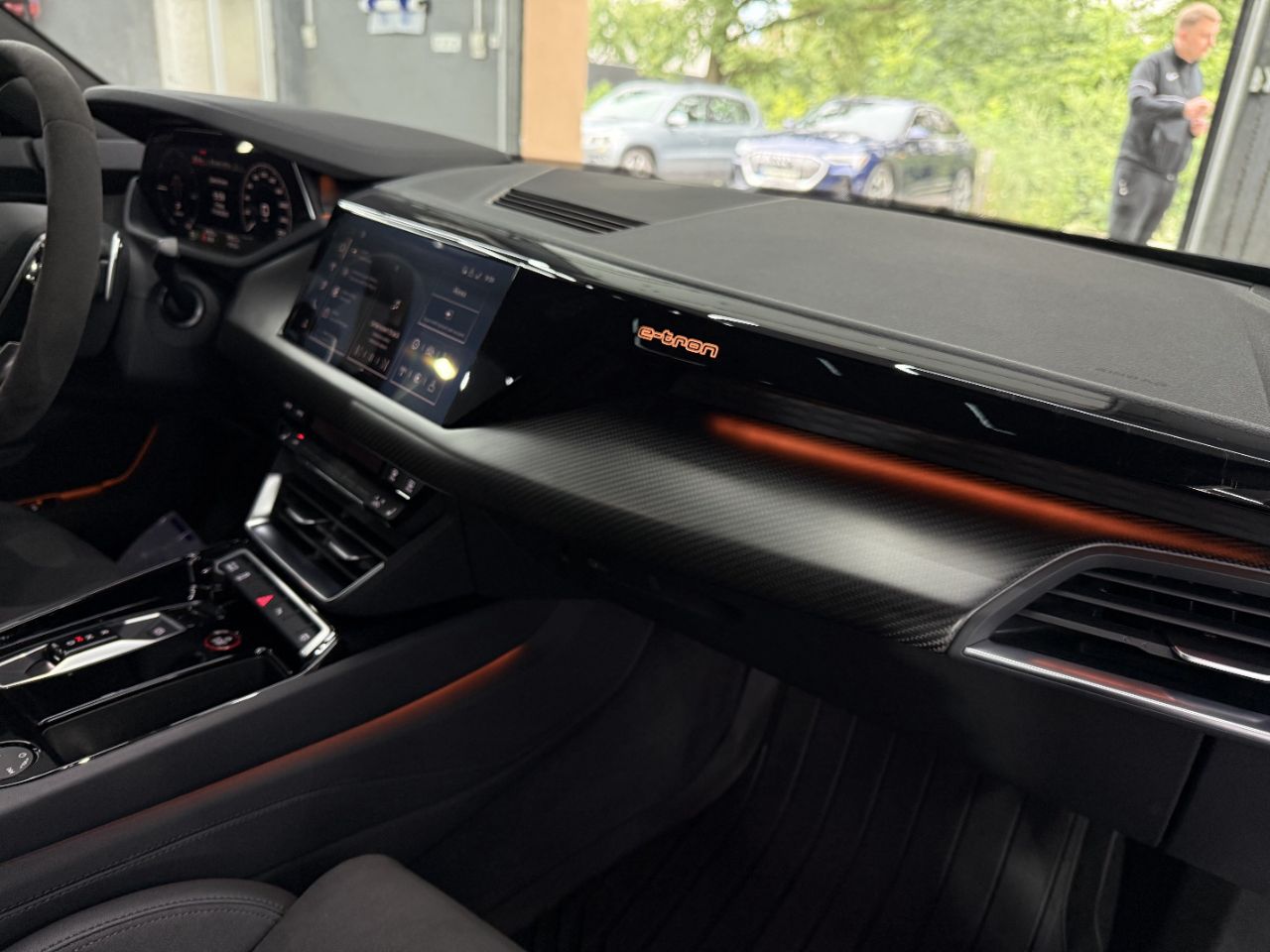 Audi e-tron GT - фото 16