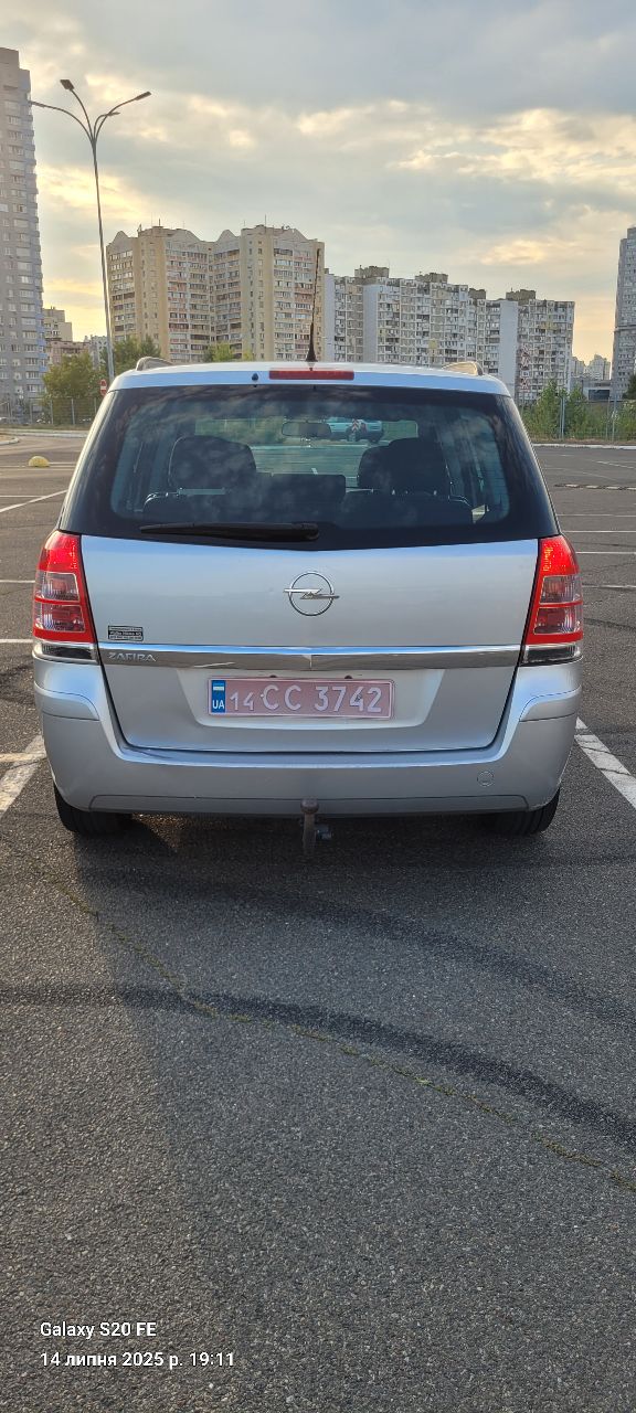 Opel Zafira - фото 5