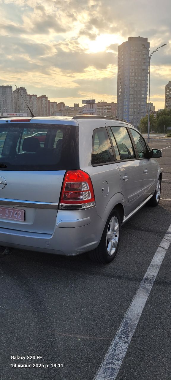Opel Zafira - фото 7